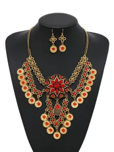 Detailansicht der bohemischen vintage goldenen Munzen Strass geschichteten Halskette Set