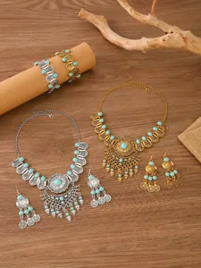Detailansicht des Boho ethnischen Türkis Anhänger Halskette Ohrring Armband Set.