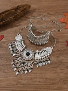 Retro ethnischer Stil Silber Halskette und Armband Schmuck Set mit schwarzen Perlen.