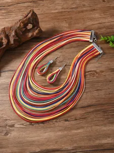 Farbenfrohe mehrschichtige Wachskordel Halskette und Ohrringe Set fuer Damen Modeschmuck.