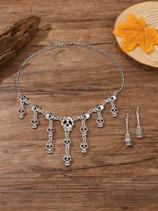Gothic Punk Totenkopf Halskette und Ohrringe Set, vintage silberne Ketten Detail Ansicht.