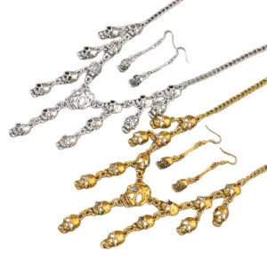 Gotisches Totenkopf Halsketten und Ohrringe Set, vintage mehrschichtiger Punk Schmuck.