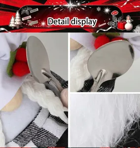 Primo piano dettagliato della bambola di peluche gnomo cuoco natalizio con vestiti a quadri.