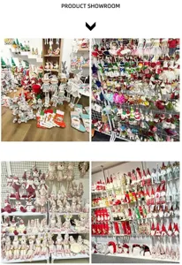 Peluche gnomo di Natale bambola senza viso ornamento sospeso dettaglio showroom.