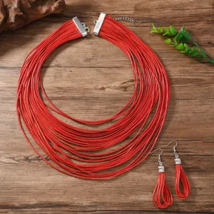 Mehrlagige rote Wachskordel handgeflochtene Choker Halskette Quasten Ohrringe Set Damen