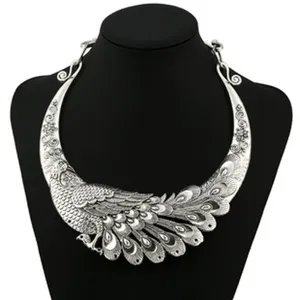 Wunderschöne Silber Pfau Kette, filigranes Feder Design böhmischer Vintage Schmuck für Damen.