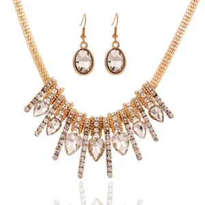 Vintage gold rhinestone statement necklace and earrings set for women party jewelry fashion.