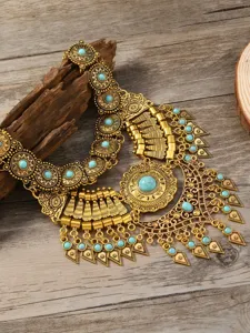Vintage ethnische Schlüsselbeinkette mit Türkisperlen und Quasten Details für Damenmode.