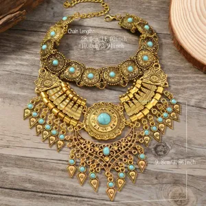 Vintage ethnischer mehrschichtiger Choker Halskette mit Türkisperlen und goldenen Quasten.