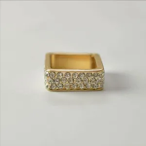 Goldener quadratischer Strass Schalring elegante Serviettenklemme glänzendes Metall Accessoire