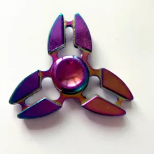 Metal fidget spinner rainbow electroplated claw design stress relief toy for kids and adults.