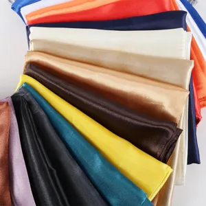 Einfarbiges Seidenimitat großes Quadrat Tuch, modisches Satin Halstuch für Damen.