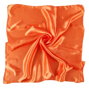 Einfarbiger, oranger Seidensatin-Quadratschal, elegante Modestola und Halstuch für Damen.