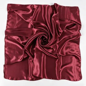 Foulard quadrato in raso bordeaux elegante sciarpa tinta unita per capelli da donna