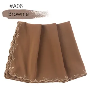 Chiffon hijab met goudborduurwerk, Brownie kleur, elegante moslim hoofddoek voor dames.