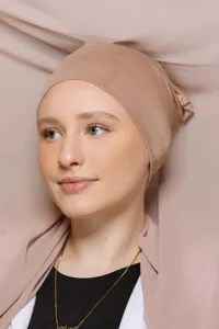 Set hijab lungo in chiffon e sottovelo in jersey donna musulmana beige elegante quotidiano
