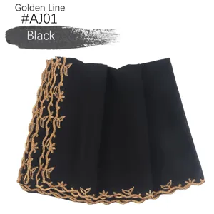 Zwarte chiffon hijab met elegant gouden kanten borduurwerk, perfect voor dagelijks.