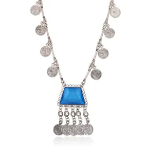 Collana vintage con monete argentate e ciondolo geometrico blu stile boho statement