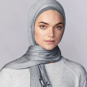 Bufanda hijab de modal gris con pedreria premium larga para mujeres uso diario elegante