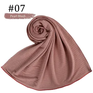 Solid color crinkle mercerized cotton hijab scarf with red line border, breathable and soft.