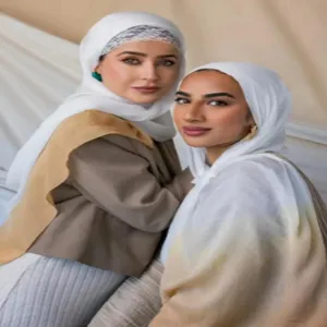 Vue détaillée du foulard hijab en modal dégradé pour femmes, long châle respirant et turban.
