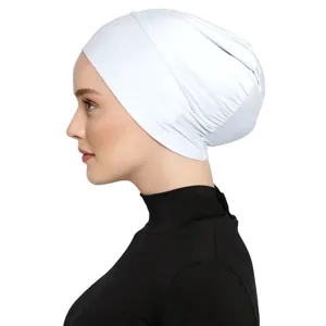 Λεπτομερής όψη ενός μονόχρωμου σκούκου hijab από βαμβάκι modal με ελαστική εφαρμογή.