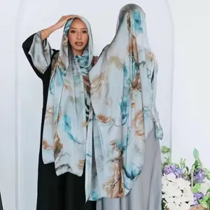 Elegante marmerprint zijde hijab sjaal, zachte etnische hoofddoek voor dames, stijlvol.