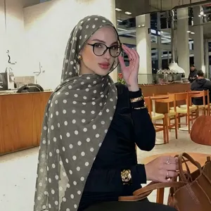 Women polka dot hijab scarf lightweight fashion headwear Muslim veil for daily wear