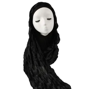 Foulard hijab froissé noir avec bonnet sous-hijab et détail brillant tissu scintillant