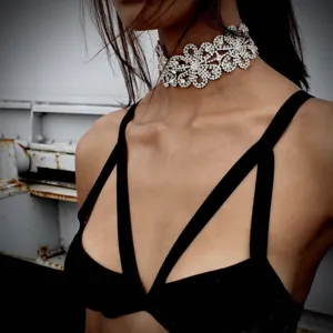 Detailed view of the crystal floral choker necklace featuring sparkling rhinestones and elegant design.