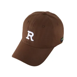 Cappellino da baseball marrone con ricamo R bianco, cappello casual elegante per sport all'aperto.
