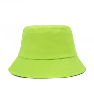 Κλασικό μονόχρωμο πράσινο καπέλο bucket για γυναίκες, ιδανικό για καθημερινή καλοκαιρινή προστασία.