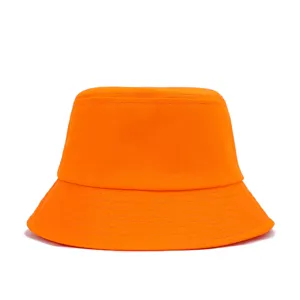 Λεπτομέρεια πορτοκαλί καπέλου bucket, καλοκαιρινός σχεδιασμός υφασμάτινου καπέλου.