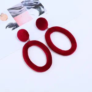 Orecchini pendenti in velluto rosso con grande design ovale, gioielli donna alla moda.
