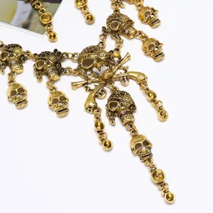 Vintage goldener Totenkopf Quaste Halskette Gothic Punk Pullover Kette Detailansicht