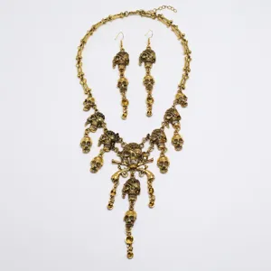 Vintage goldene Totenkopf Skelett Statement Halskette und Ohrringe Set, Gothic Halloween Schmuck.