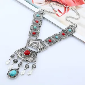Collana lunga in stile bohémien vintage con nappe e pietre turchesi e rosse da donna.
