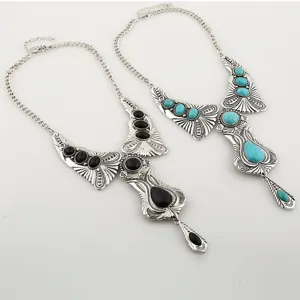 Vintage boho statement ketting set met turquoise en zwarte stenen, zilveren afwerking.