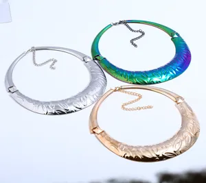 Punk Stil Metall Statement Choker Halskette Set mit Silber, bunten und goldenen Optionen.