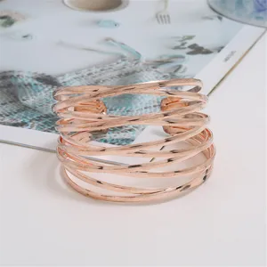 Roségold mehrlagiger offener Armreif, vintage hohler Metall Armspange für Damen Schmuck.