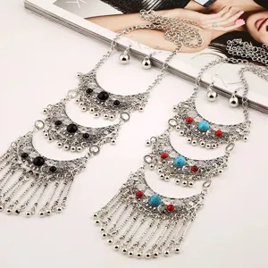 Vintage set collana con nappe a mezzaluna multistrato orecchini, gioielli in stile bohémien.