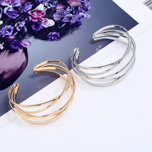 Mehrsträngiges offenes Armband aus Metall, stilvoller geometrischer Armreif Schmuck Set.