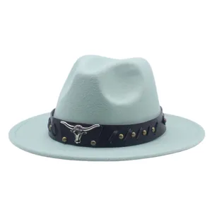 Sombrero fedora de vaquero occidental con calavera de toro metalica, ala plana fieltro