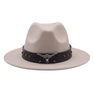 Chapeau fedora rétro en feutre de laine avec tête de taureau en métal et rivets pour voyage
