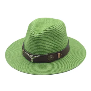 Chapeau fedora en paille verte pour le soleil avec bande en cuir marron et corne argent.