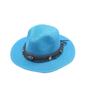 Sombrero de paja azul fedora con cinta de cuentas bohemia y flecos para el verano
