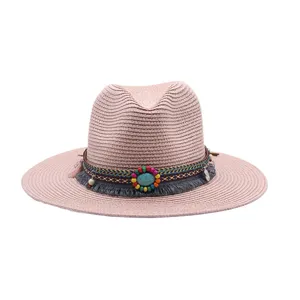 Sombrero fedora de paja rosa con banda de abalorios étnicos sombrero de sol chic