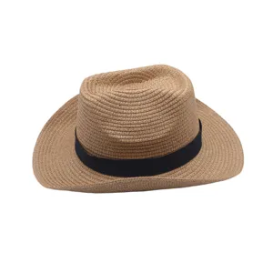 Vue detaillee chapeau de paille d'ete, chapeau de plage tisse respirant avec ruban noir.