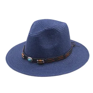 Chapeau fedora en paille bleue avec bande en cuir marron et perle turquoise pour été.