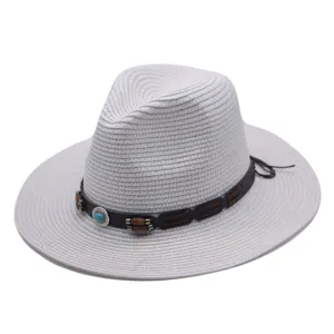 Chapeau de paille d'ete avec bande en cuir perlee, grand fedora bord pour voyage.
